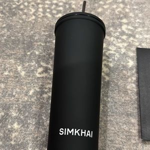 SIMKHAI BLACK ALUMINUM TUMBLER WITH BLACK ALUMINUM STRAW